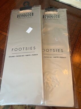 Wolford Footsies Low-Profile Liners in Beige size M (8-9.5 shoe) set/2